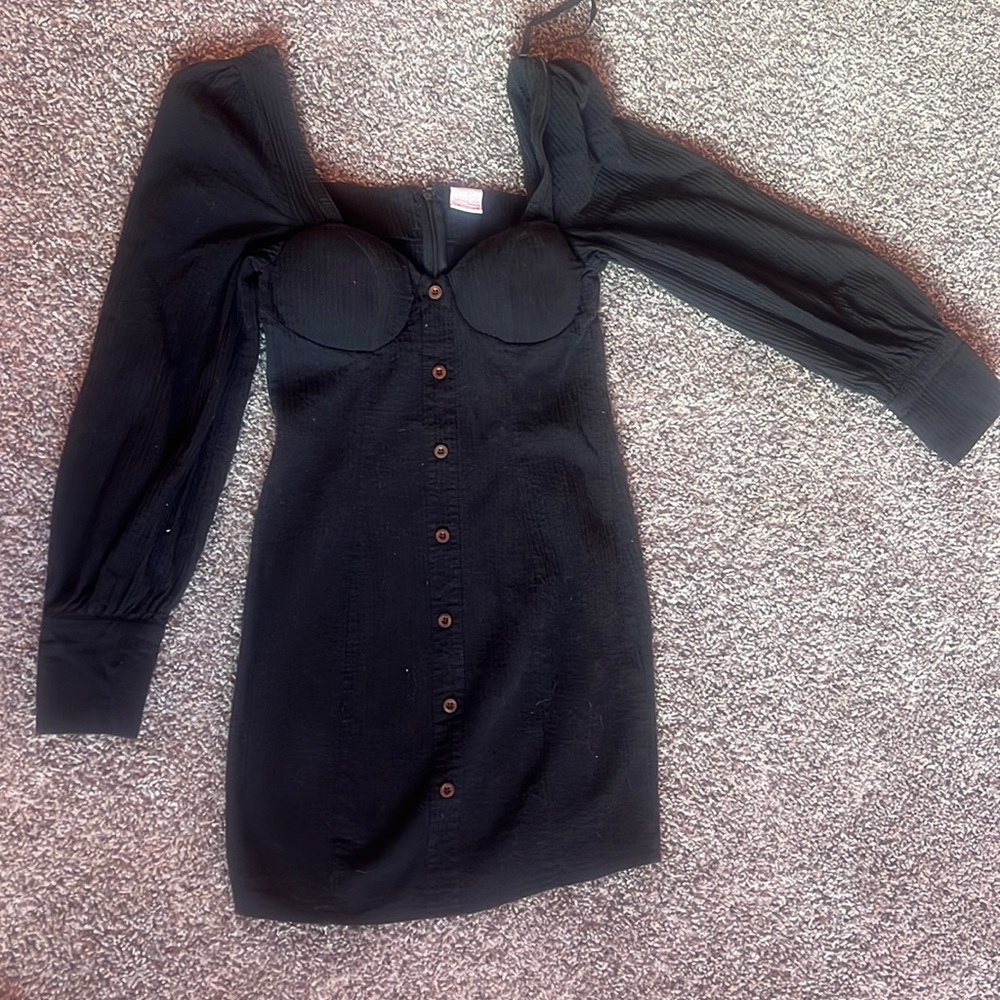 Selfie Leslie black dress